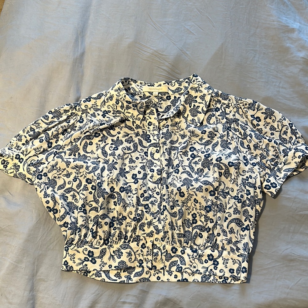 FAVORITE DAUGHTER Blue floral silky crop blouse - Picture 2 of 8